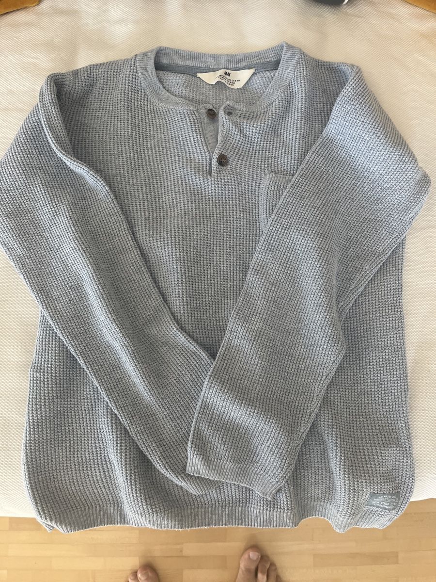 H&M Pullover & Sweatshirts: Junge Pullover H&M Waffelstruktur hellblau Grösse 134-140 – Gebraucht aus Küsnacht ZH von imaxc