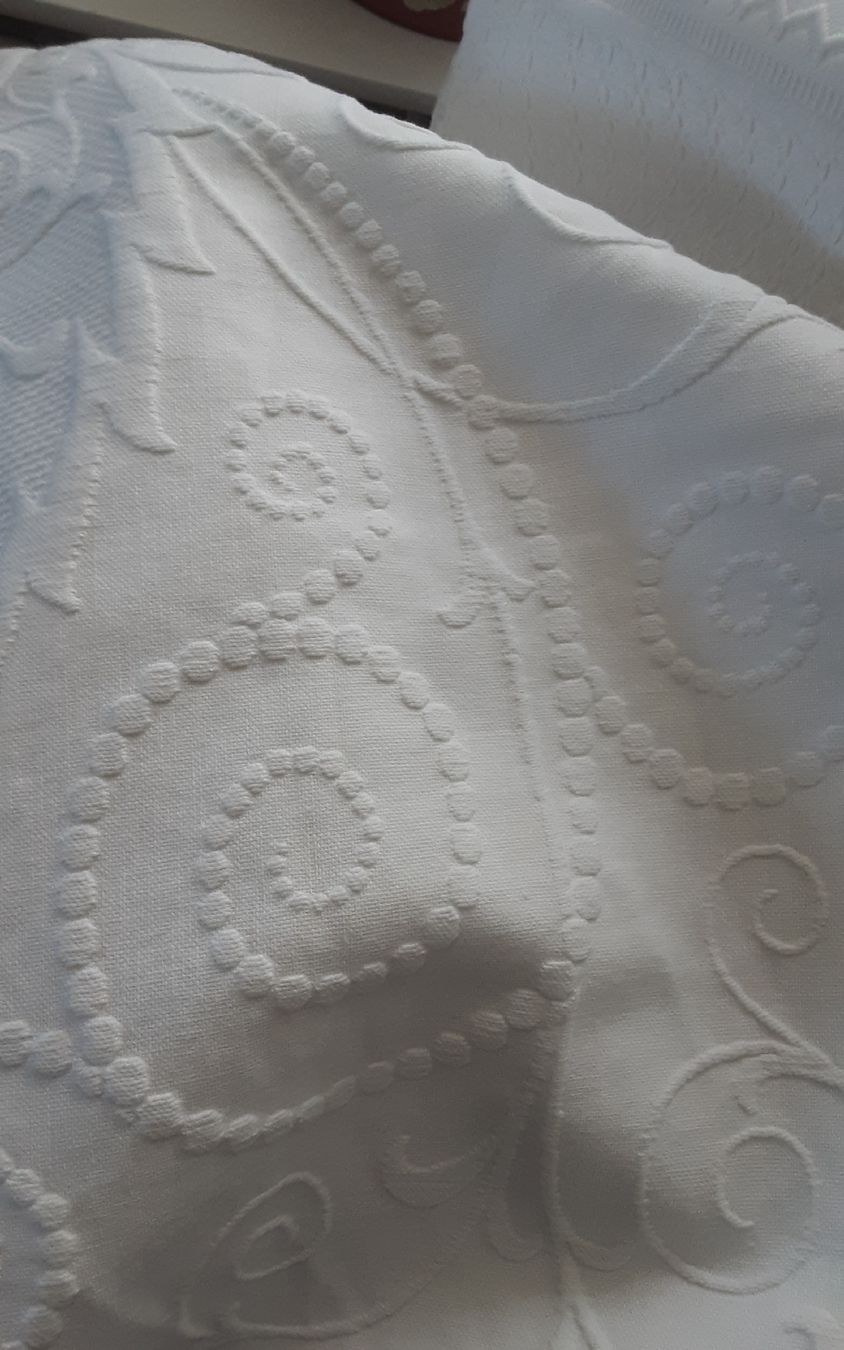 Biancheria da letto: wunderschönes Piquet bettüberwurf  – Usato da Ambrì venduto da Maerz87 7