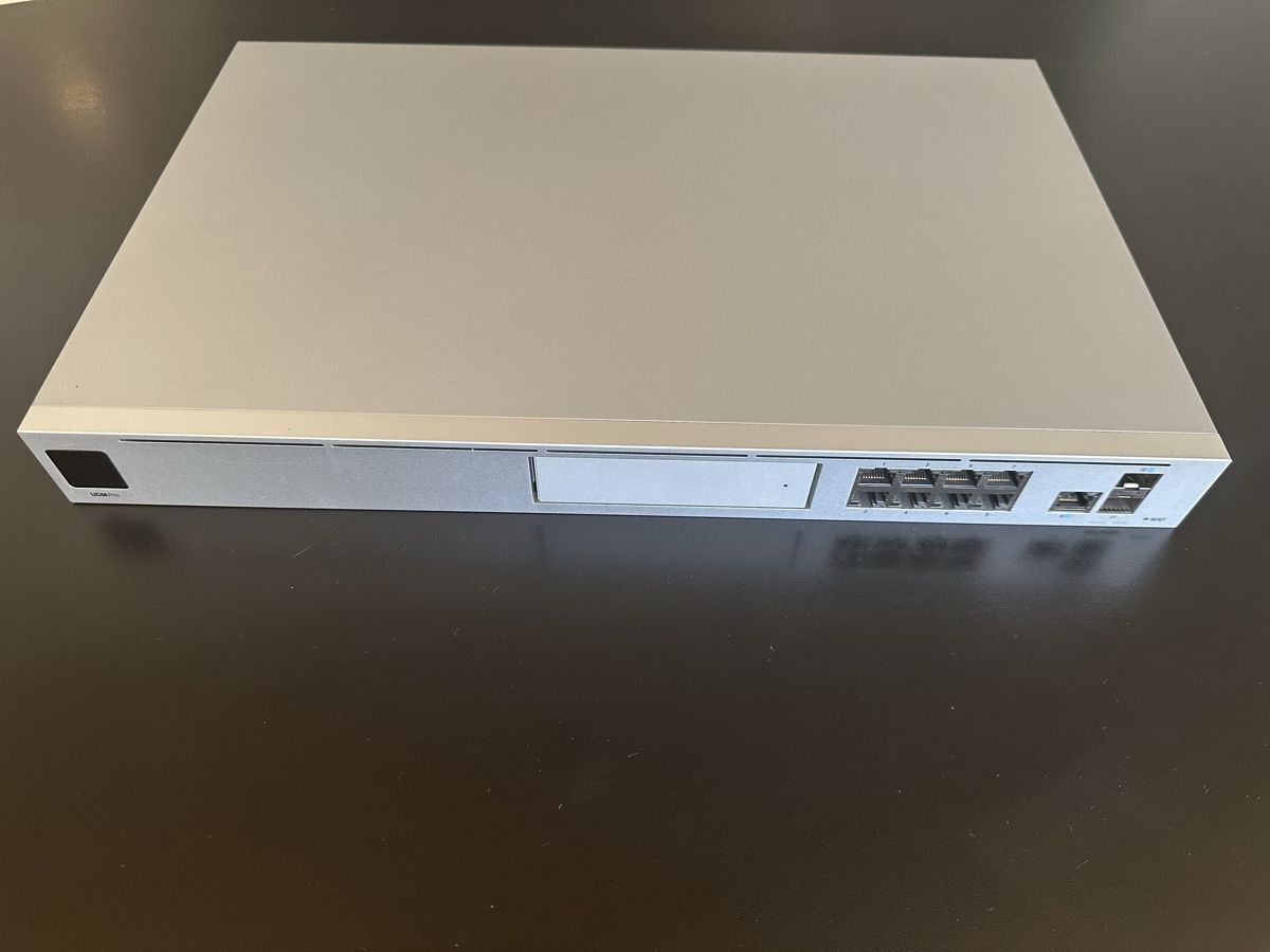 Unifi Modems & Routeurs: Unifi UDM Pro (Cloud Gateway) – D'occasion à Bern par Illimark