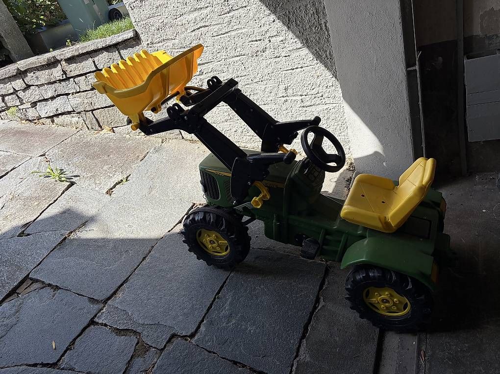Véhicules pour enfants: John Deere Tretttraktor – D'occasion à Langenthal par Muenggu5