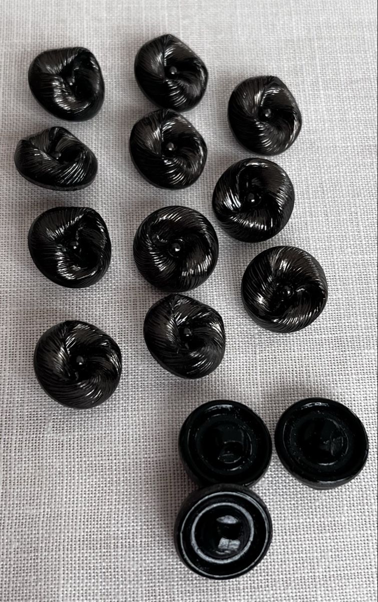 Bottoni: 14 Stk. vintage schwarzbraune Glasknöpfe – Usato da Sirnach venduto da Gozogo 2