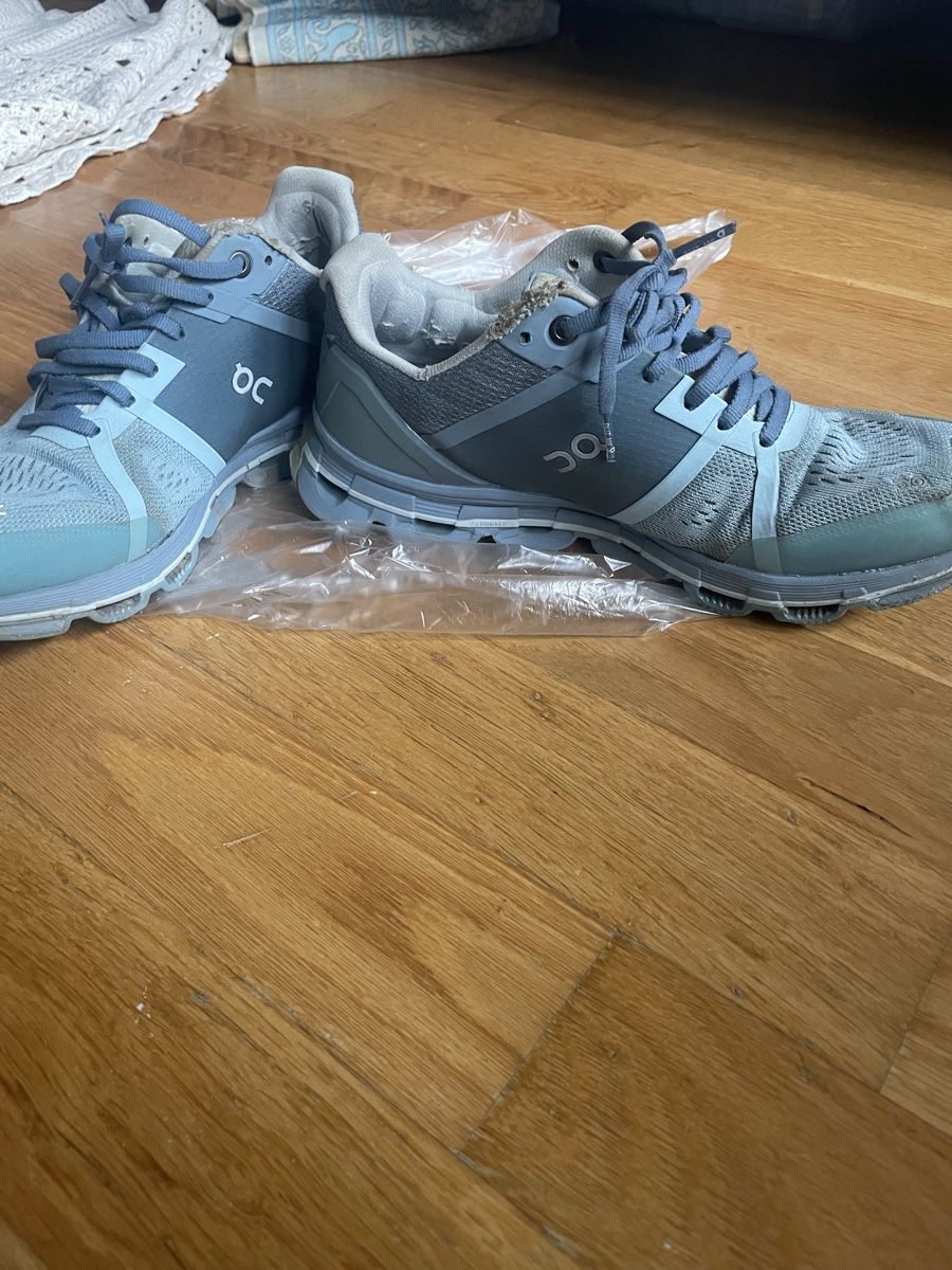 On Scarpe da donna: On Schuhe Blau – Usato da Biel/Bienne venduto da mary.sin 1