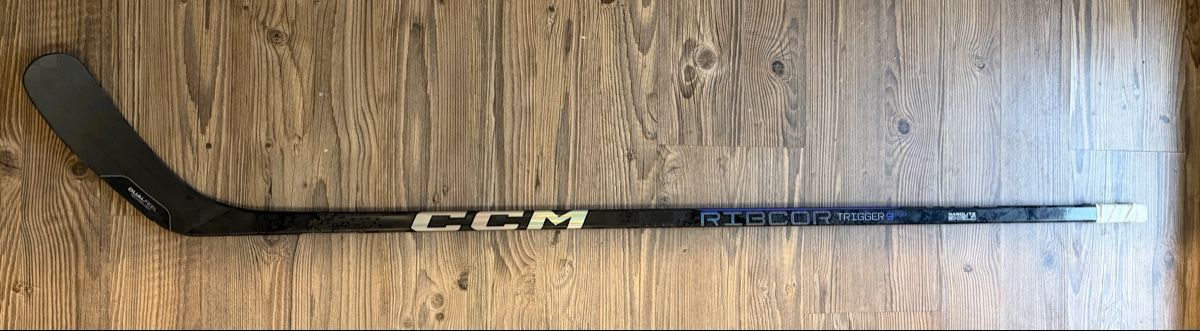 Ccm Stöcke & Schaufeln: CCM Ribcor Trigger 9 Pro, Senior, 70 Flex, Grip, P90TM – Gebraucht aus Volken von akollerwinti