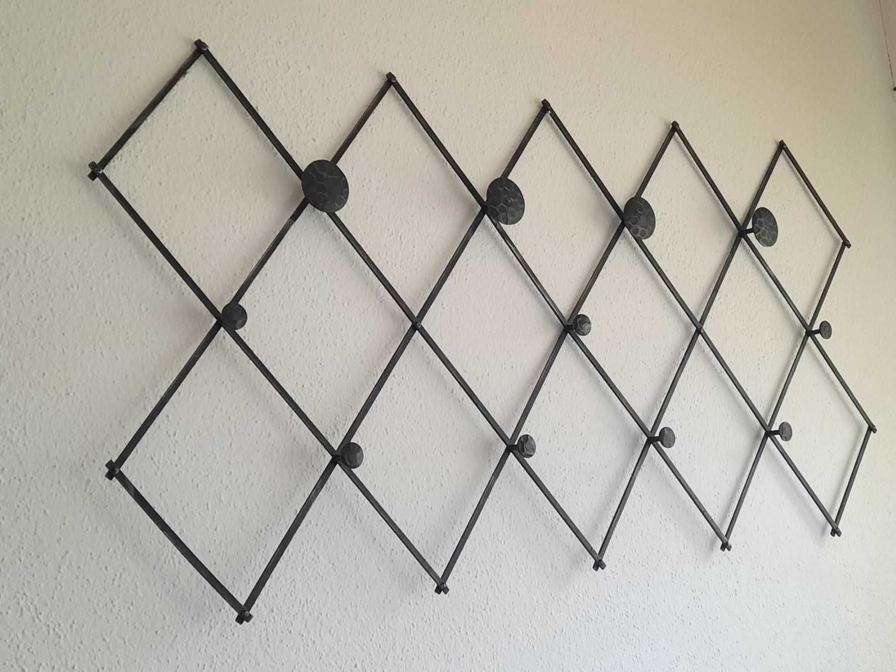 Guardaroba: Wandgarderobe mit Knaufhacken Gusseisen – Usato da Weinfelden venduto da Yenas10 1