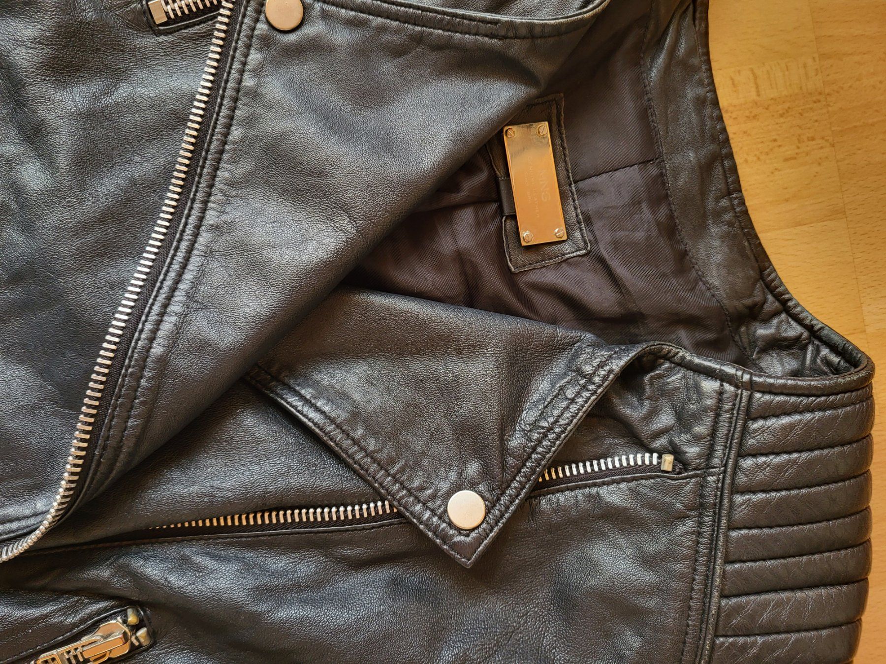 Mango Giacche: Schwarze Lederjacke Mango, Grösse M – Usato da Eggiwil venduto da kariiina 2