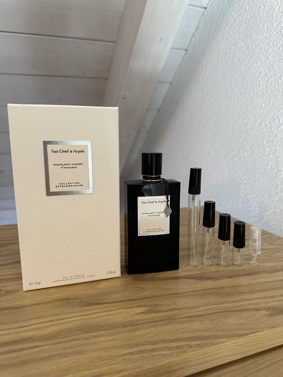 Van Cleef Parfums & Eau de Toilette: Van Cleef & Arpels – Moonlight Cherry 2 ml – D'occasion à Seuzach par Syfume
