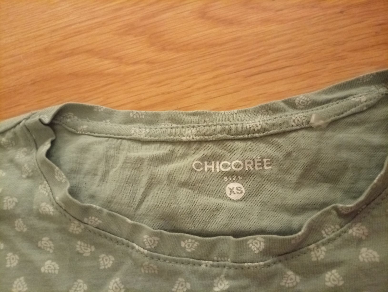 T-shirts: CHICORÉE T-Shirt mit Muster Grösse XS  – D'occasion à Worben par ersa01 1