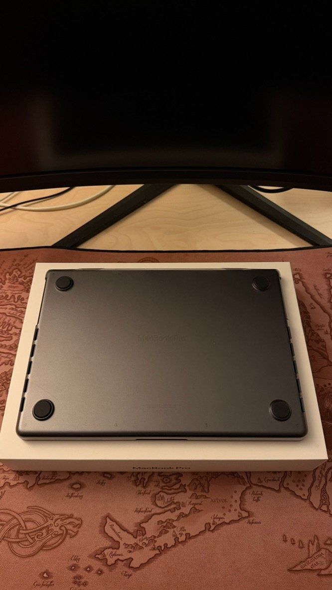 Apple Portables: Apple MacBook PRO M5 – D'occasion à Dombresson par DazLem23 5