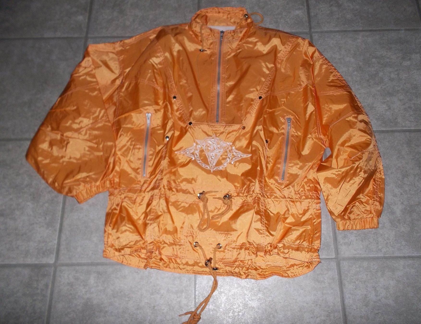 Completi & Tailleur: lässiger Damen Trainingsanzug Grösse 38 – Usato da Kaltbrunn venduto da Cindy99 1