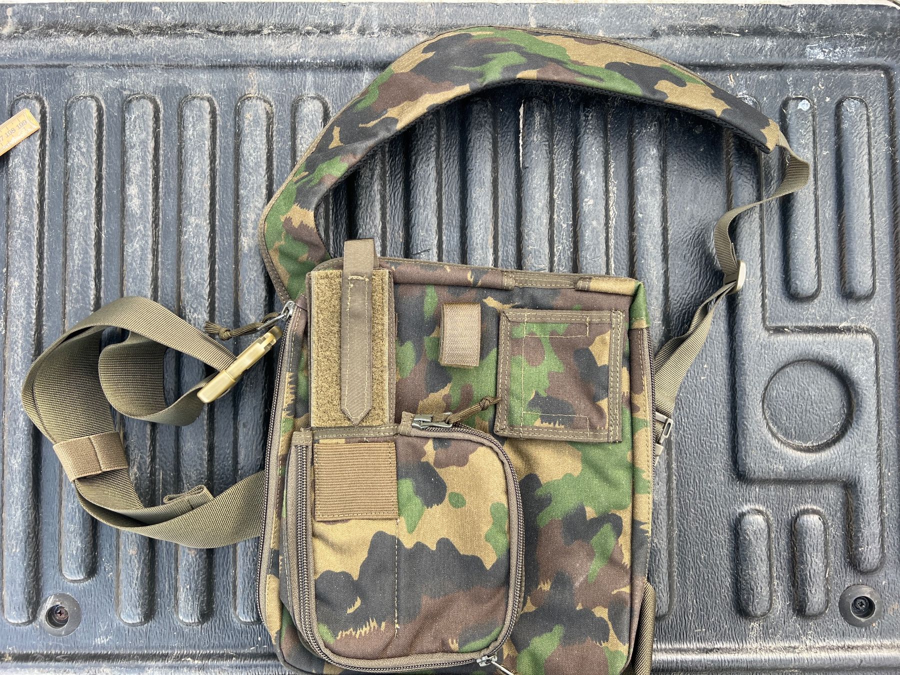 Schweizer Armee Borse: Swiss Army Funkertasche – Nuovo (secondo la descrizione) da Egg b. Zürich venduto da SwissTradingAgency