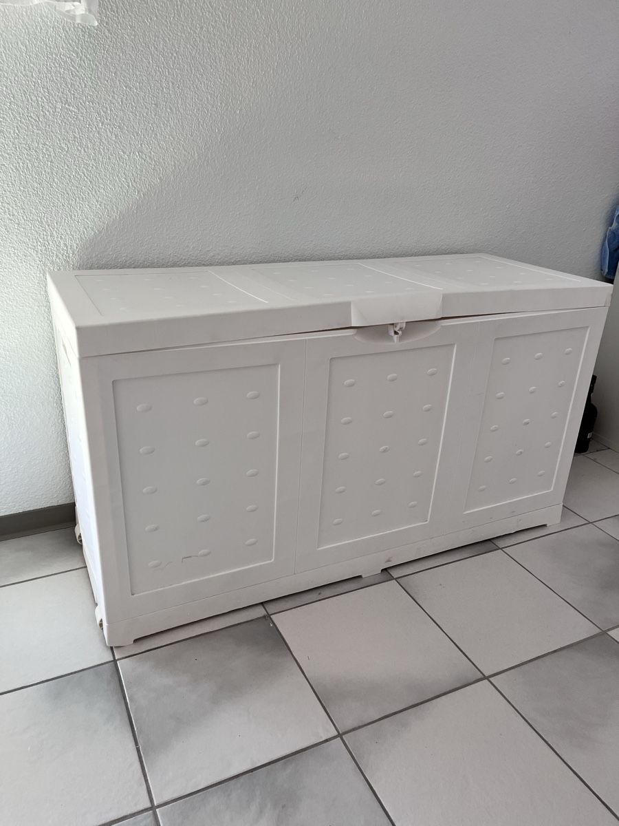 Coffres de rangement: Gartenbox weiss  – D'occasion à Hinwil par dire07
