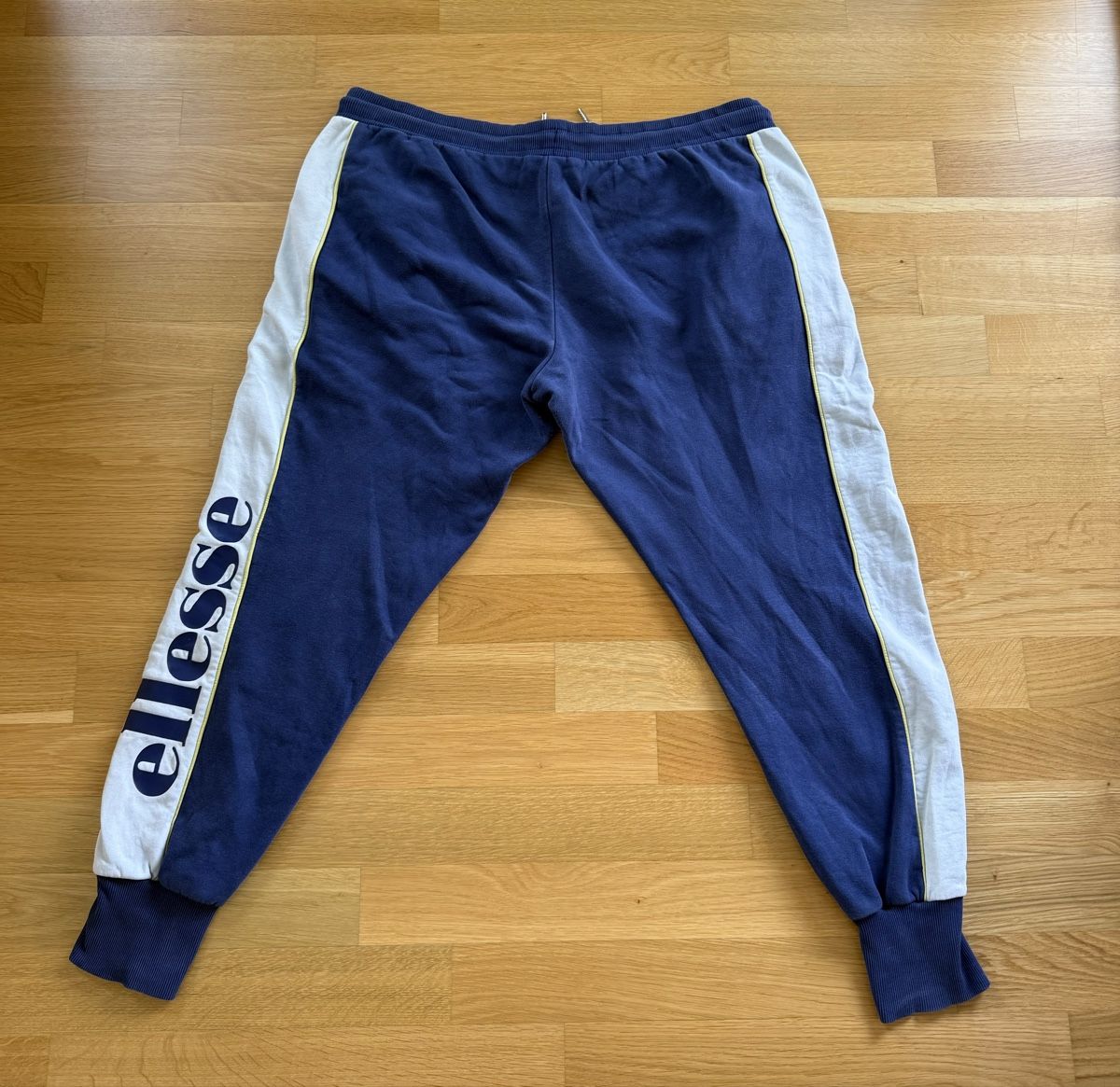 Ellesse Pantaloni: ELLESSE, Jogginghose, dunkelblau, Gr. 14 – Usato da Basel venduto da sel_g 1