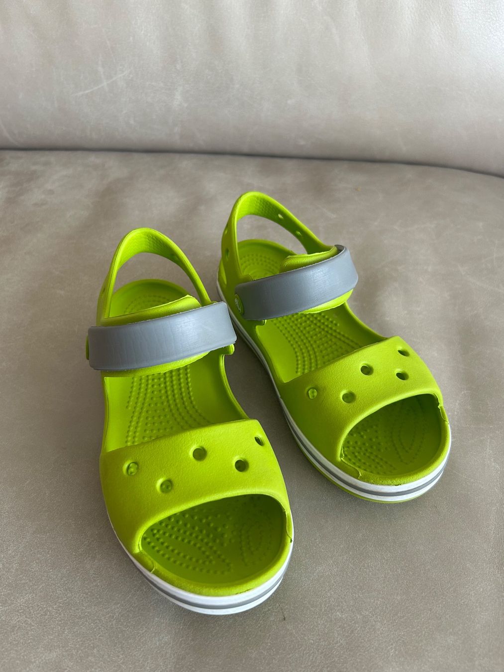 Crocs Scarpe per ragazzi: Kinder Crocs Sandalen Gr. 30-31 FAST NEU – Usato da Wädenswil venduto da LS777