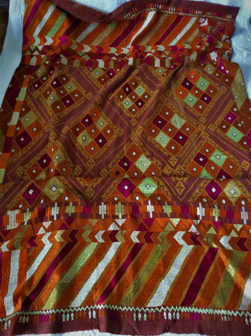 Tessuti: Phulkari sur Kadhi – Usato da Genève venduto da edelweiss1900 1