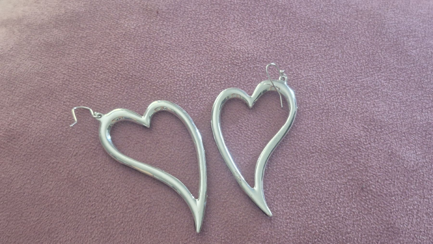 Guess Ohrringe & -stecker: Orecchini Guess a cuore neri con strass – Gebraucht aus Giubiasco von Stefaniav 4
