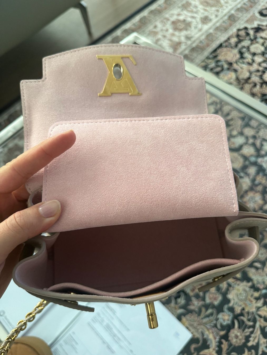 Borse da donna: Louis Vuitton Lock Me plus Portmonee – Usato da Jonen venduto da Motie 3
