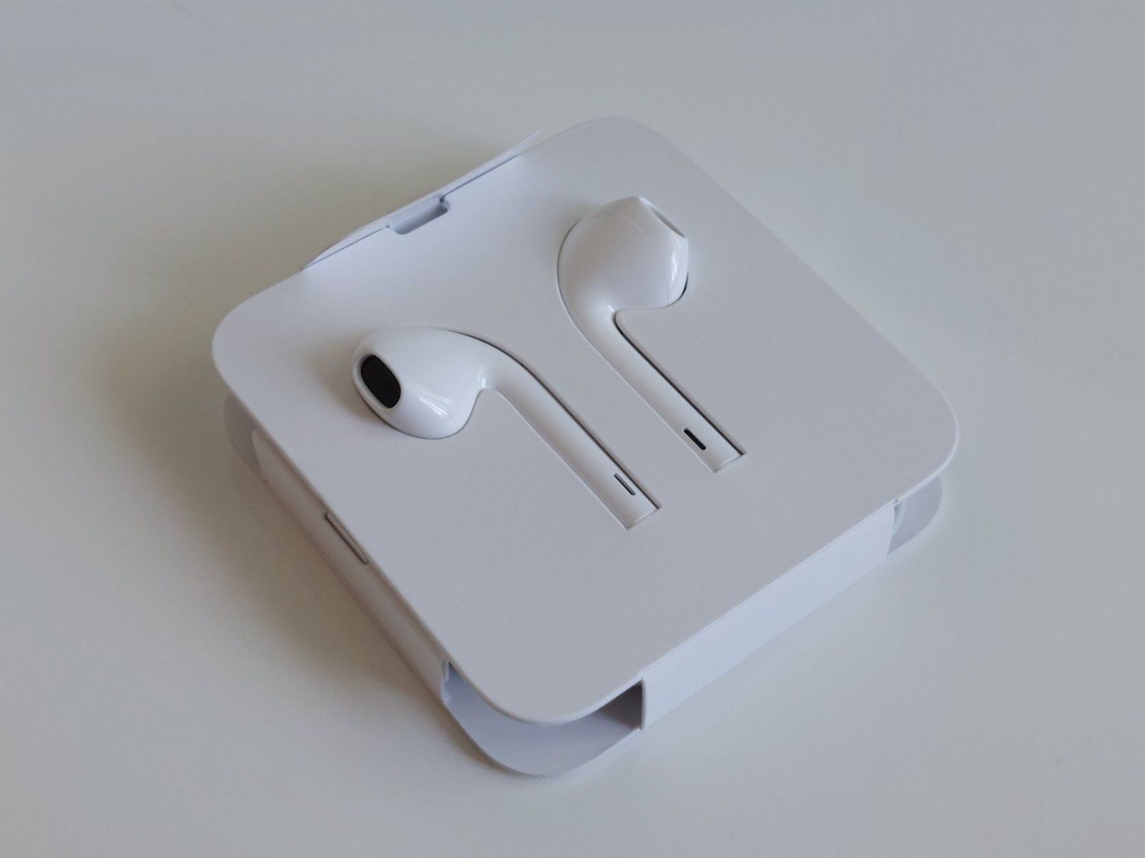Apple Kopfhörer: Apple Earpods mit Lightning Stecker – Neu und originalverpackt aus Pfäffikon SZ von max_5ylc