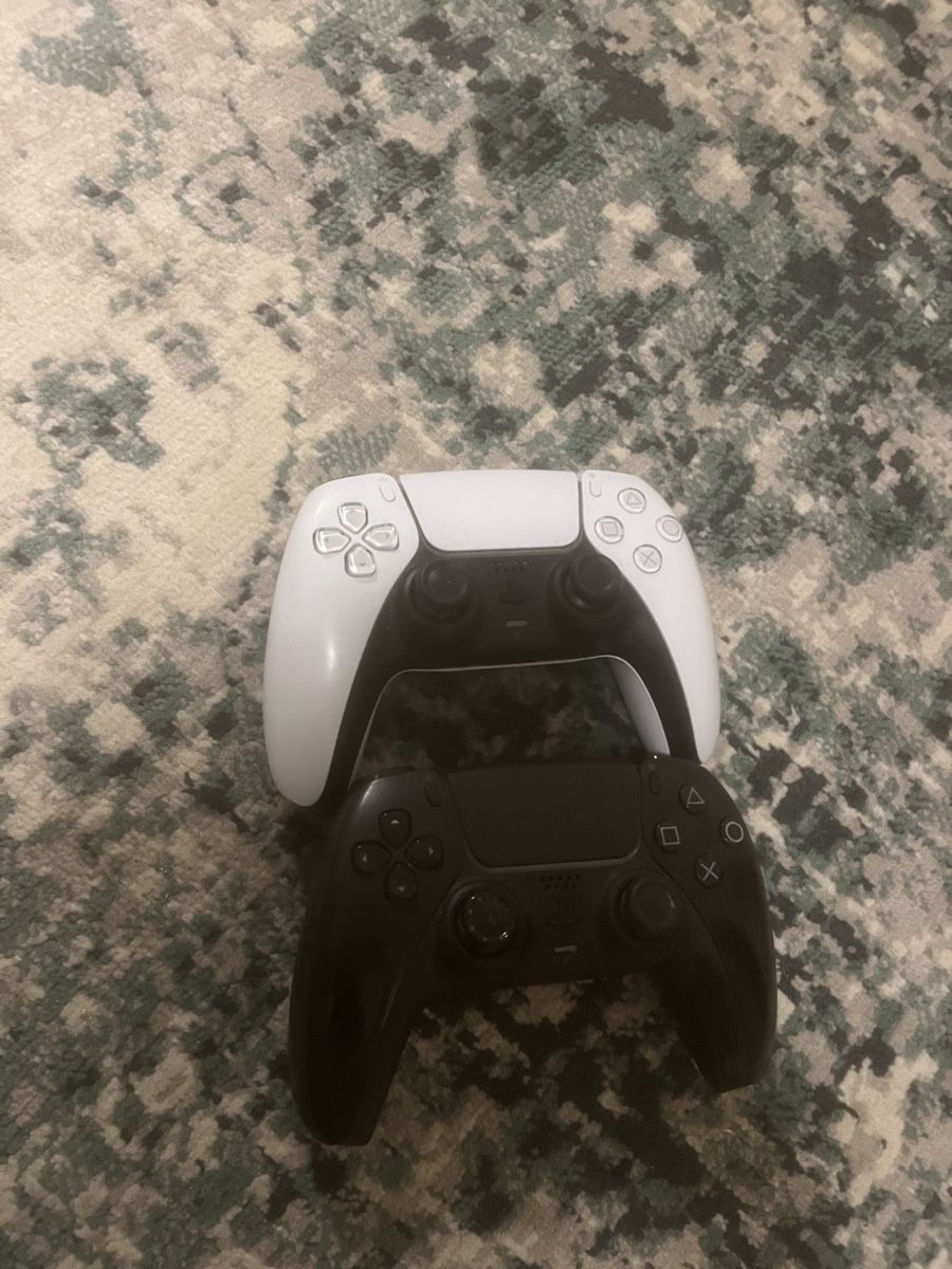 Sony Controller: 2 Playstation Controller – Gebraucht aus Bülach von Virgenia