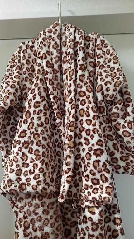 Coperte: Kuscheldecke mit Ärmeln "Leo" – Usato da Allschwil venduto da Camy061 1