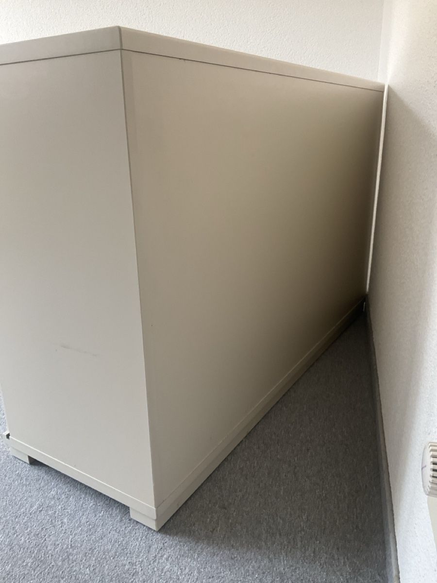 Regale: Büroschrank mit Rollladen beige 2 Regale – Gebraucht aus Embrach von bengeli05 3