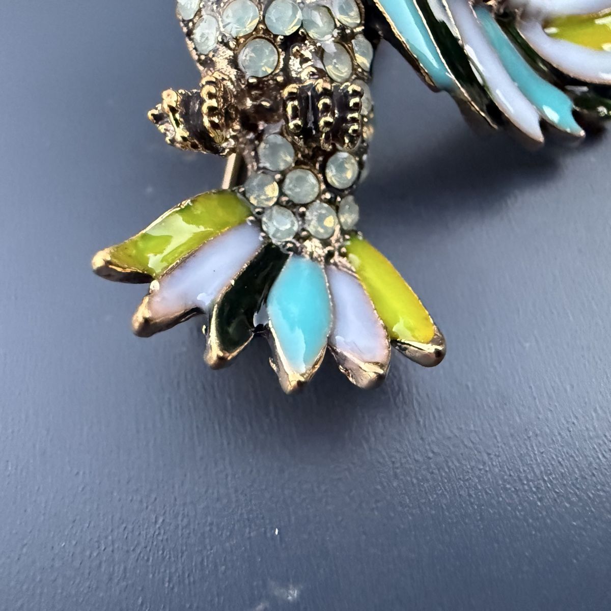 Broches & Aiguilles: Wunderschöne Brosche - Kolibri, neu – Neuf avec emballage d'origine à Ebikon par elischka 5