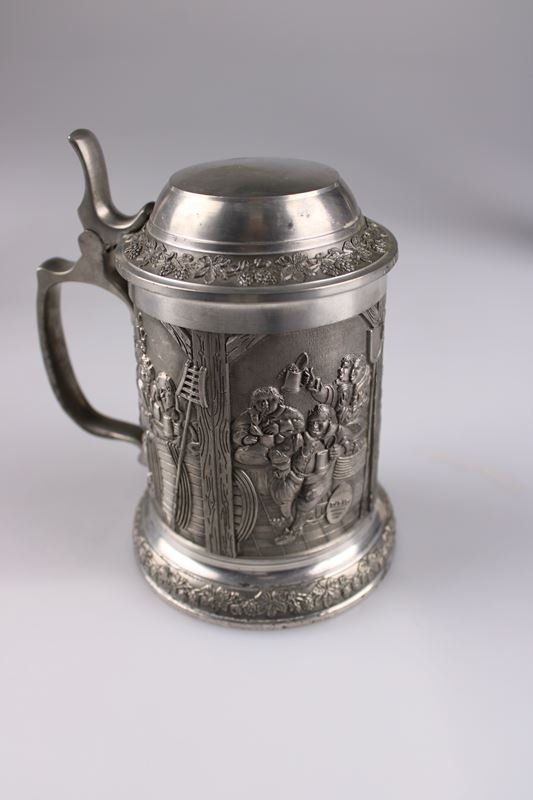 Set di piatti: Zinn Krüge und Becher set. – Usato da Rüti ZH venduto da Restwert_Rueti_ZH 6