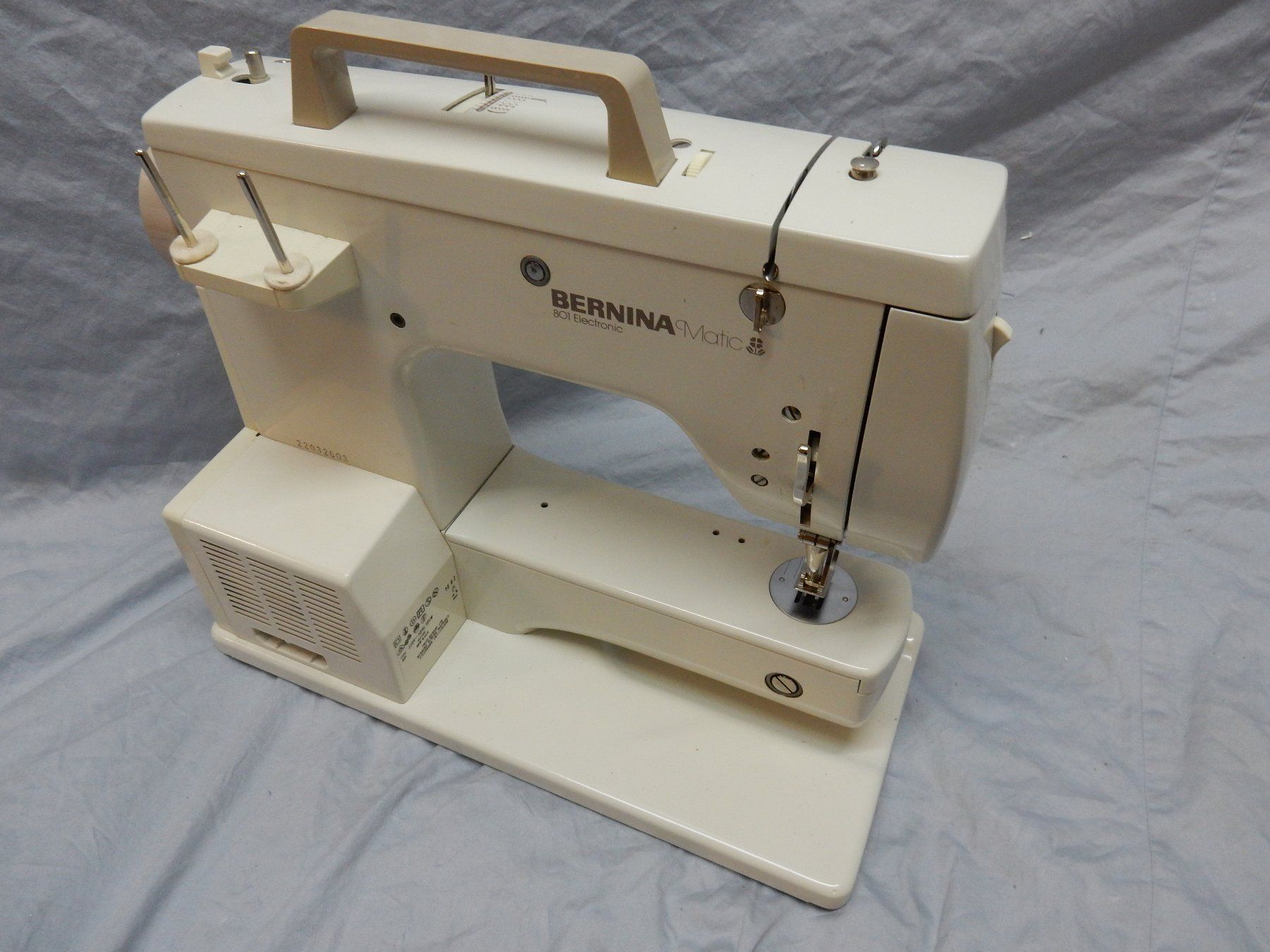 Bernina Macchine da cucire: Bernina 801    Top Neuwertig  25004 – Usato da Watt venduto da Mariposa49 1