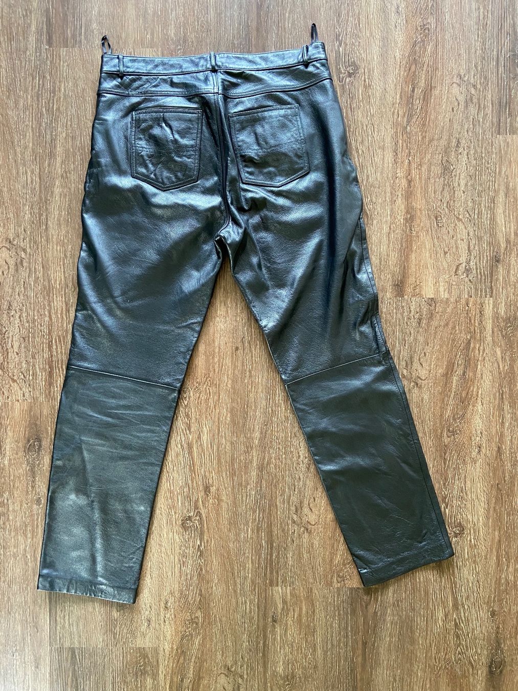 Pantaloni: Lederhose für Damen – Usato da Muttenz venduto da bargain_hunter 2