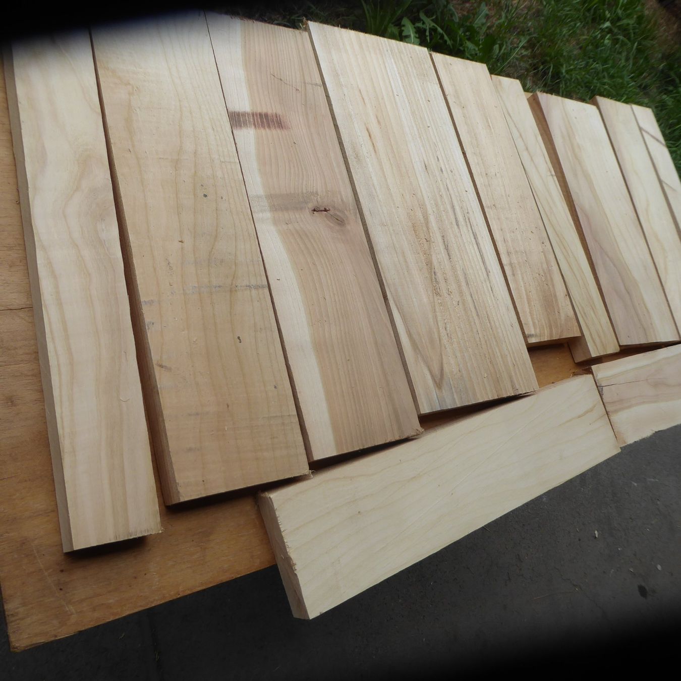 Articoli in legno: 26 mm Hartholzbrettli – Nuovo (secondo la descrizione) da Sumiswald venduto da Hennri1 1