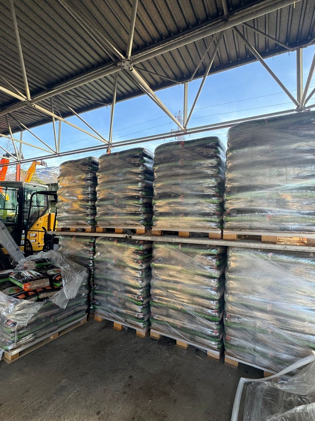 Articoli in legno: Sacs de pellets à vendre – Usato da Vétroz venduto da Polygroup