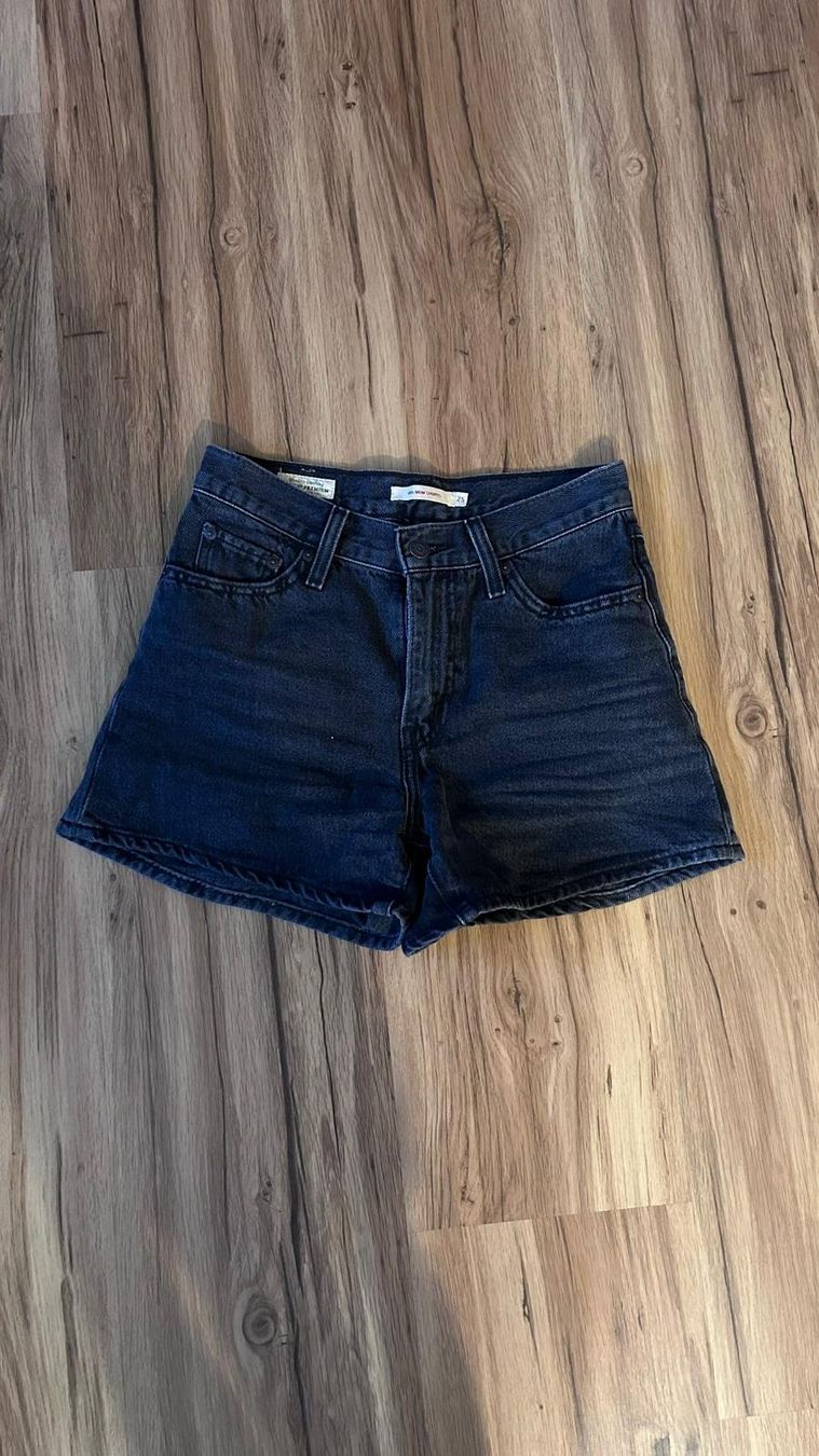 Levi's Jeans: Levi's Shorts – Usato da Seengen venduto da nad_cn92