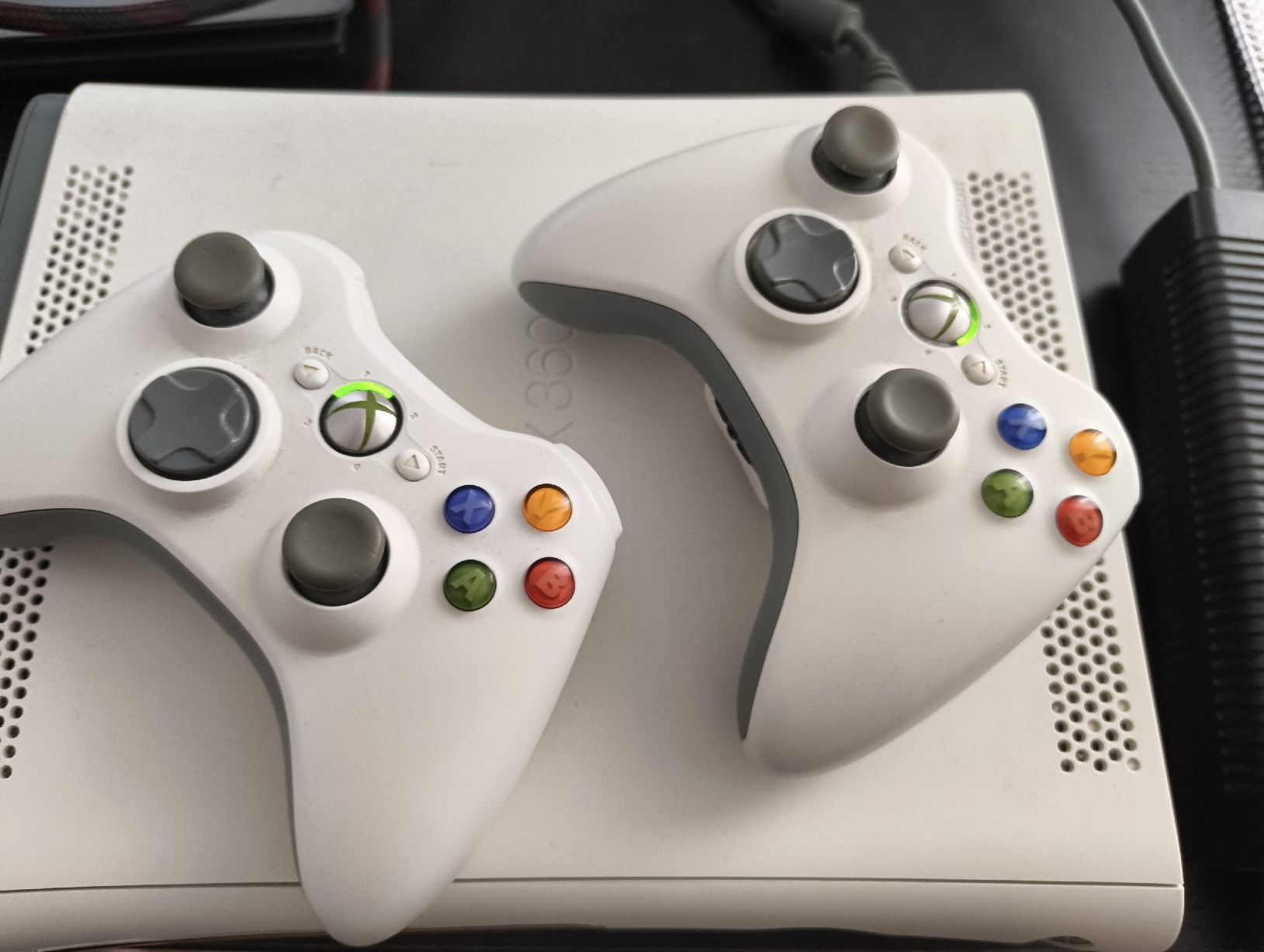 Microsoft Console: Xbox 360 blanche 60GB 2 manettes – Usato da Marly venduto da jeandaniel2525 1