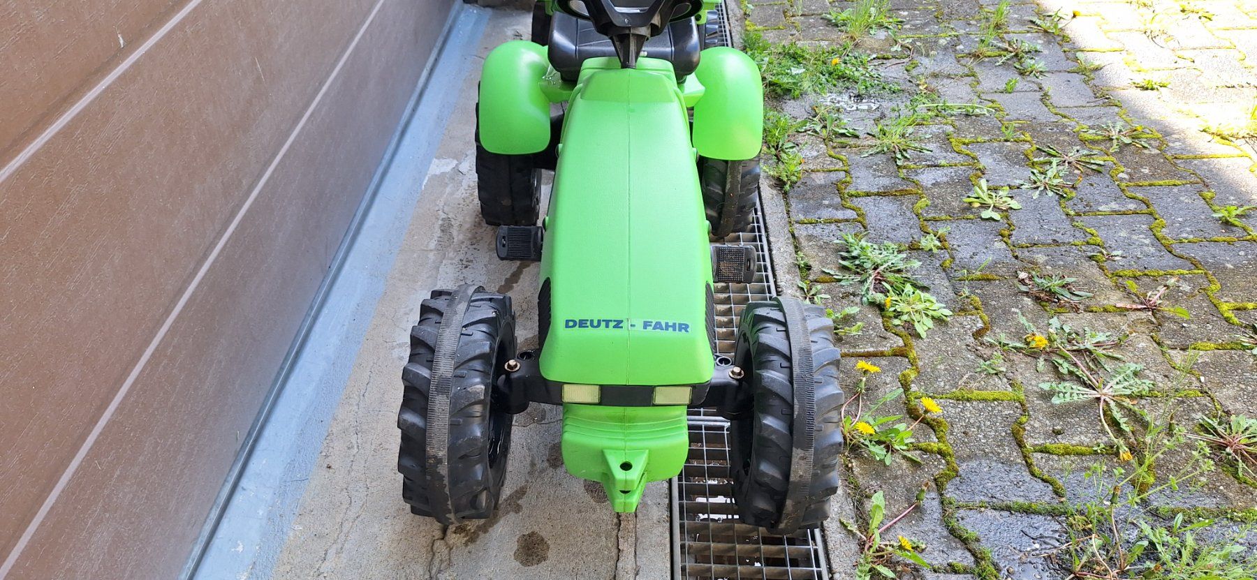 Deutz Veicoli per bambini: Deutz Trettraktor mit Anhänger – Usato da Ins venduto da Purry 1