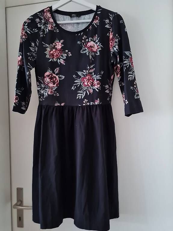 Kleider: Damen Kleid Gr. M – Gebraucht aus La Heutte von tau_5vvl