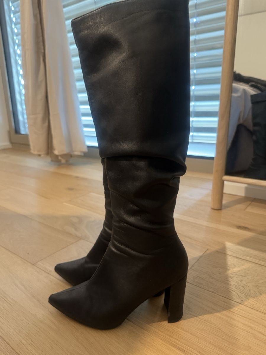 Scarpe da donna: Black leather boots, size 38 – Usato da Zürich venduto da Sefora_sp