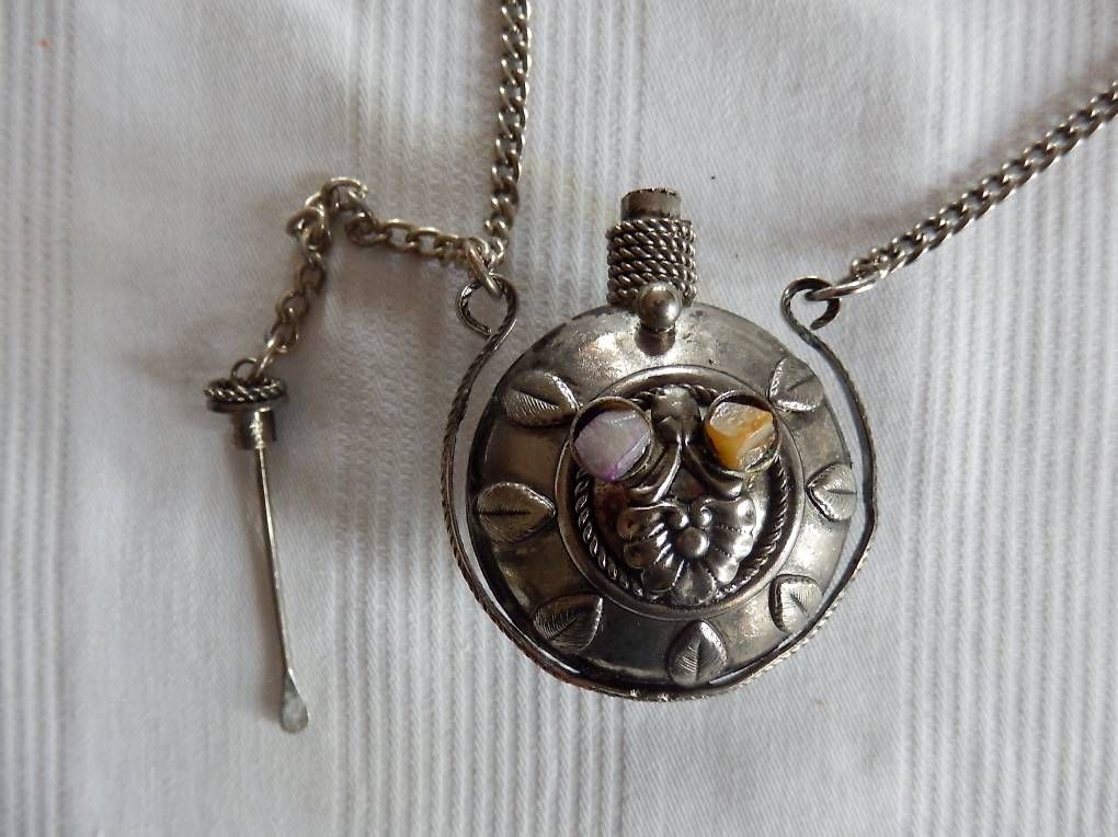 Anhänger: Pendentif boite à parfum Marocain de plus de 50 ans – Gebraucht aus Hauterive NE von Davidsonson 1