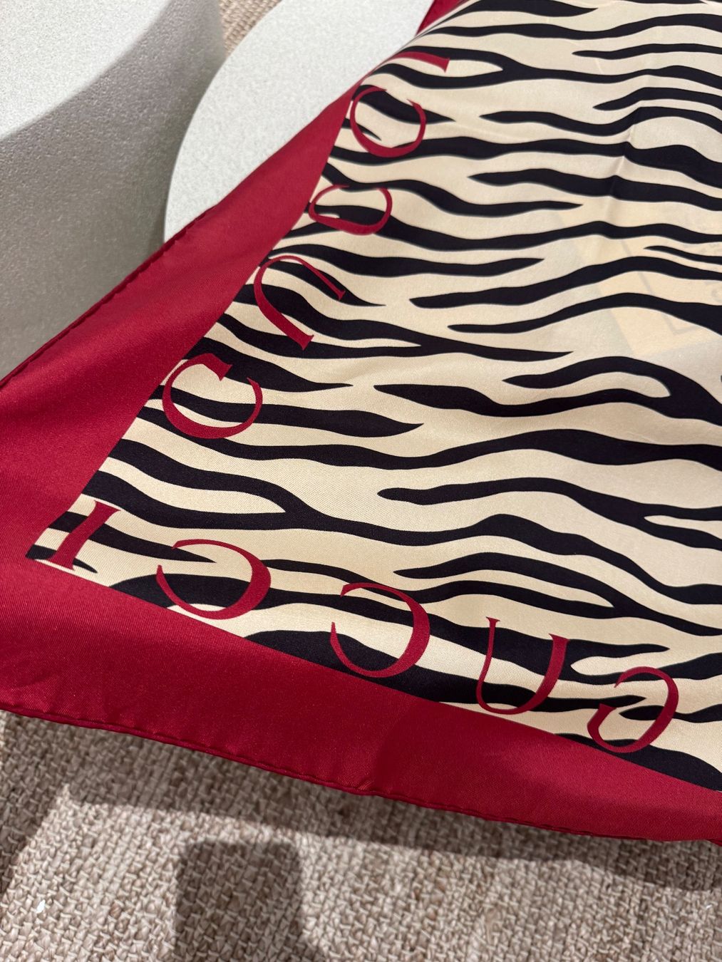 Gucci Foulard & Sciarpe: GUCCI SEIDENTUCH / SCHAL – Nuovo (secondo la descrizione) da Schwyz venduto da bofb