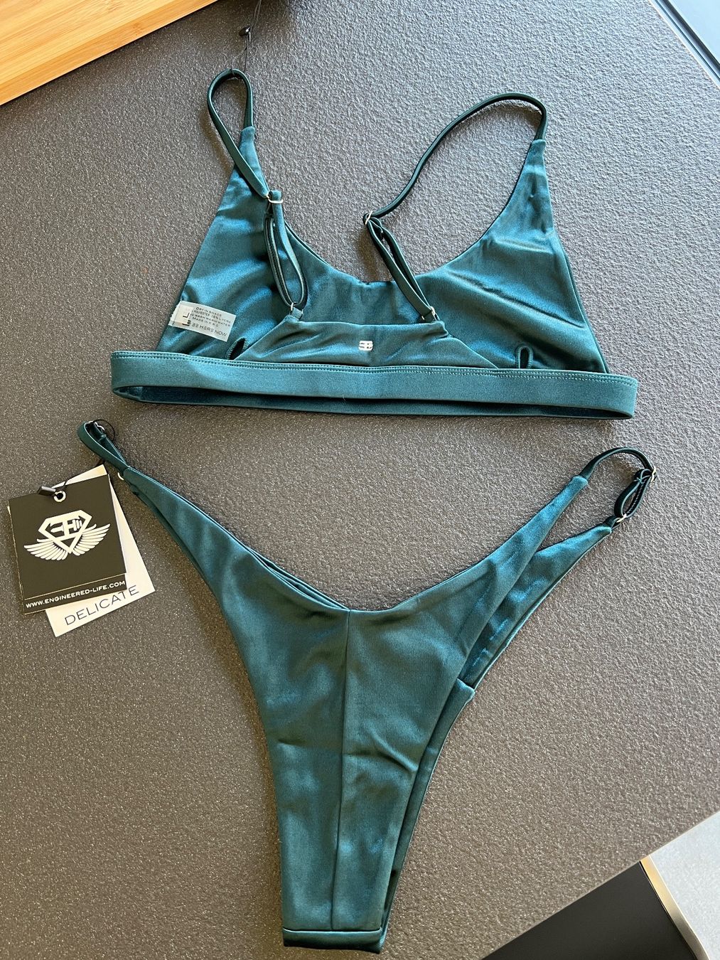 Costumi da bagno & Bikini: Body Engineers String Bikini - New! – Nuovo e nell'imballaggio originale da Cama venduto da UnleashdByAna 8