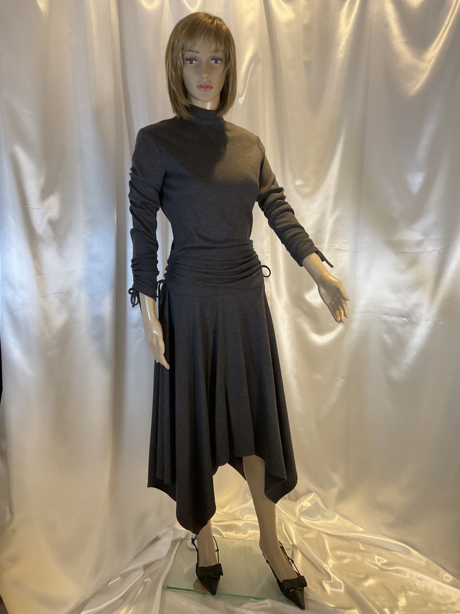 Escada Kleider: Rock Escada in grau – Gebraucht aus Mariastein von u_n_6s5w