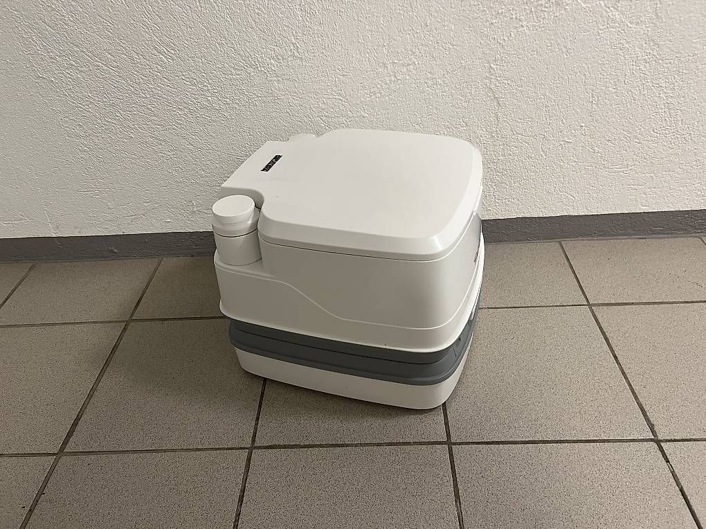 WC: Porta Potti 345 ? fast neu – Usato da Giswil venduto da fenstersims 1