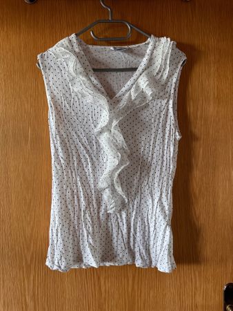 Klassische gepunktete Bluse mit Rüsche Gr. L