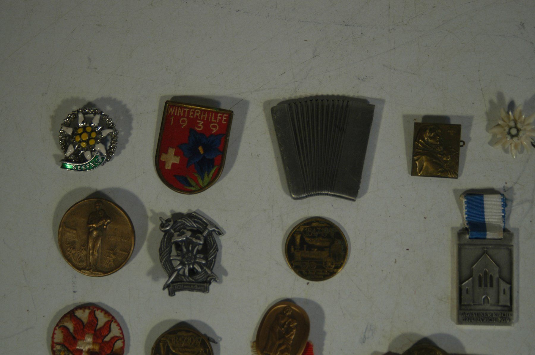 Medaglie: Sammlung: Diverse alte Schweizer Medaillen Anstecker etc. – Usato da Herisau venduto da Wisen 1