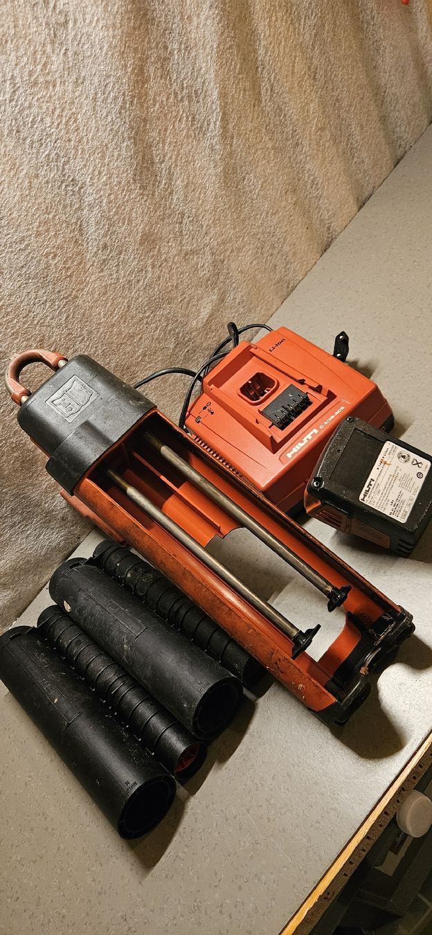 Hilti Tutti gli attrezzi: Hilti Akku  Press Pistole – Usato da Baar venduto da Vel...Baar45 5