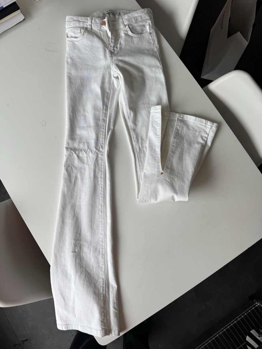Zara Jeans: Zara White Denim Flare Jeans, 34, extra lang – Neu (gemäss Beschreibung) aus Zürich von forestF4iry