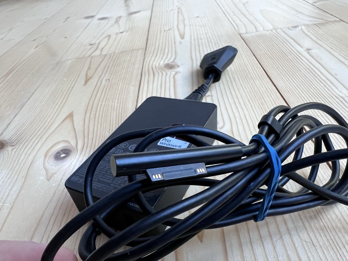 Ladegerät: Microsoft Surface Pro Netzteil original  – Gebraucht aus St. Gallen von stephan.a 3