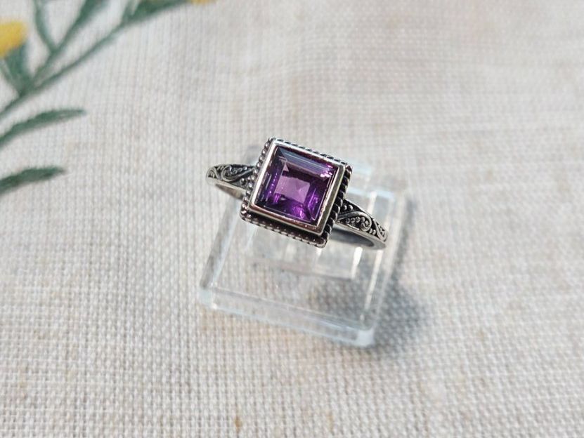 Anelli: NEW - S925 Amethyst Ring (Adjustable) – Nuovo (secondo la descrizione) da Zürich venduto da cin_wcf6