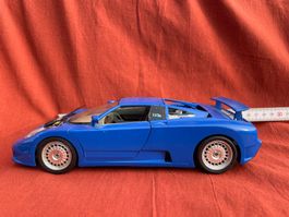 Modellauto Bugatti EB110 blau Massstab 1:18 gebraucht