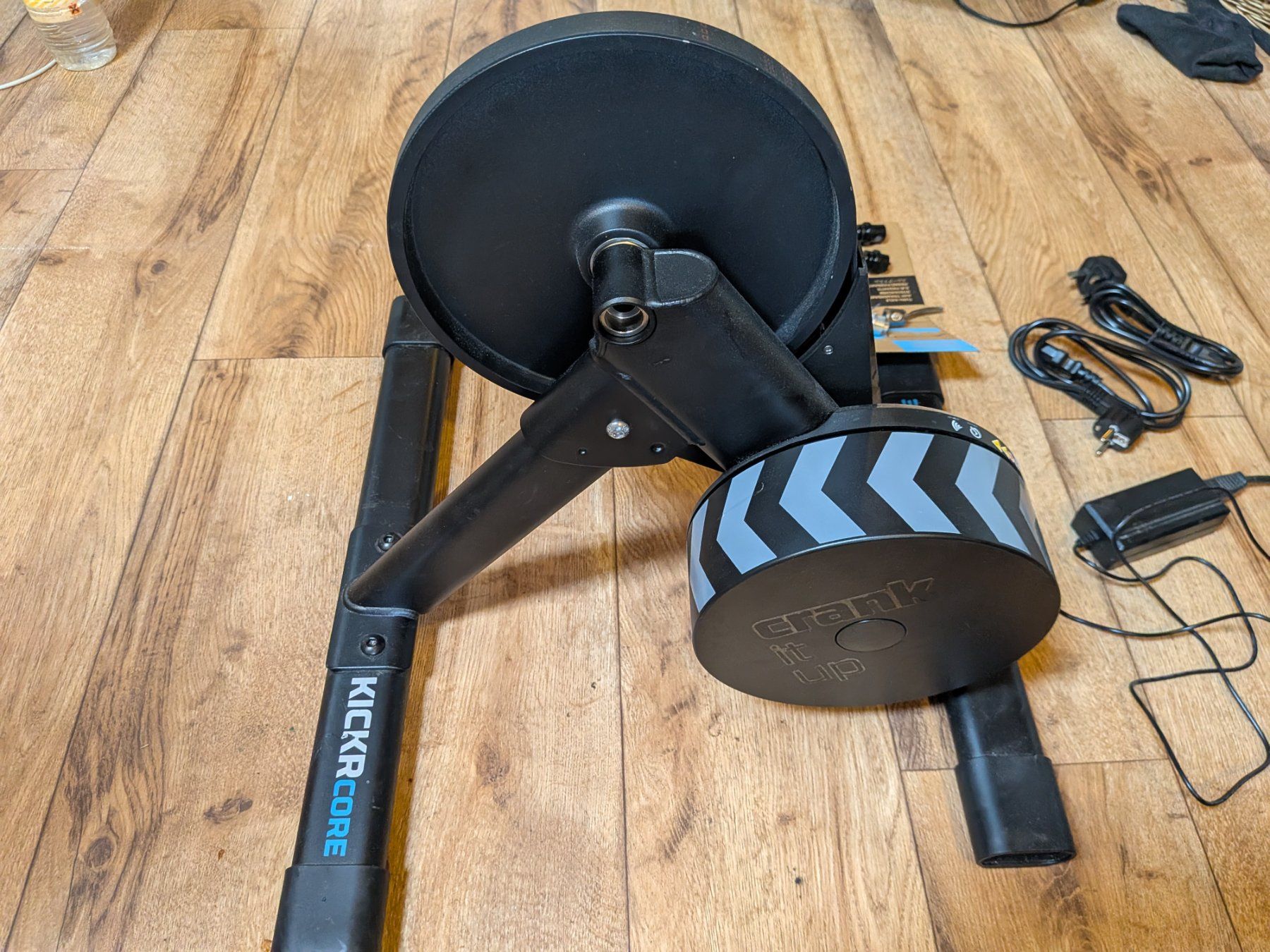 Wahoo Vélos d'appartement: Wahoo KICKR CORE 2 ZWIFT Cog/Click – D'occasion à Hütten par florence123 1