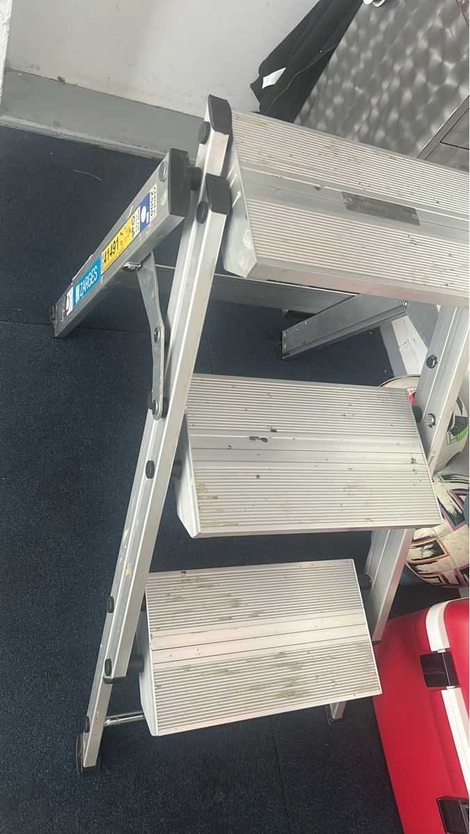 Zarges Scale: Trittleiter Aluminium 3 Stufen gebraucht – Usato da Opfikon venduto da osm_bns2