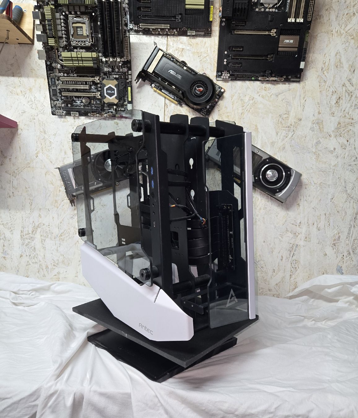 Custodie: Antec Striker Mini-ITX Gehäuse – Usato da Riehen venduto da cosh 5